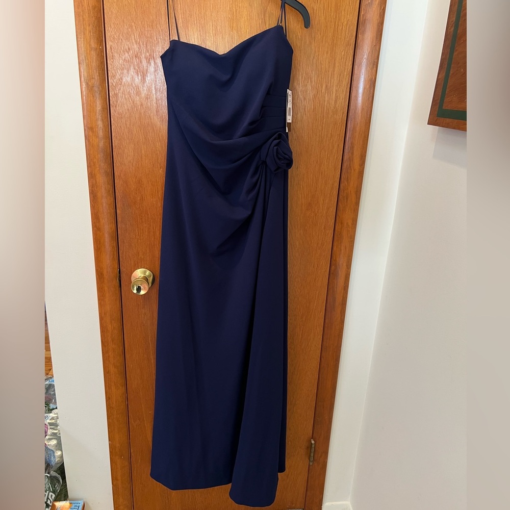 NWT Women's Maison Tara Strapless Rosette Evening Gown - Picture 4 of 10